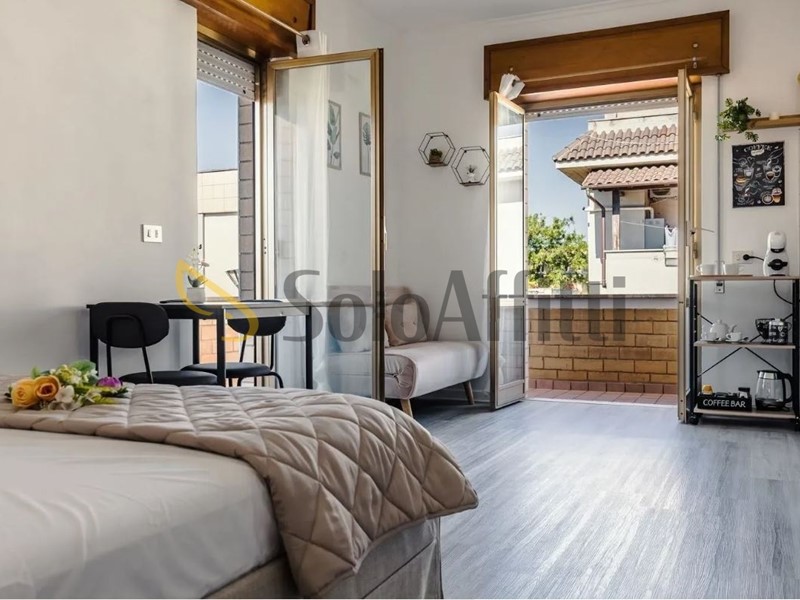 Monolocale in Affitto a Fiumicino, zona Isola Sacra, 1'200&euro;, 42 m², arredato