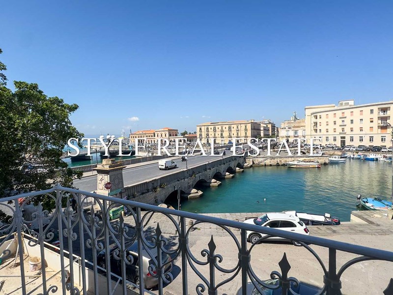 Appartamento in Affitto a Siracusa, zona Ortigia, 2'000&euro;, 214 m², arredato