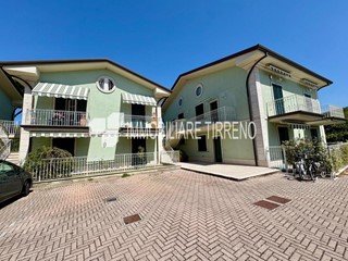 Appartamento in Vendita a Massa, zona Marina di Massa, 400'000&euro;, 110 m², arredato