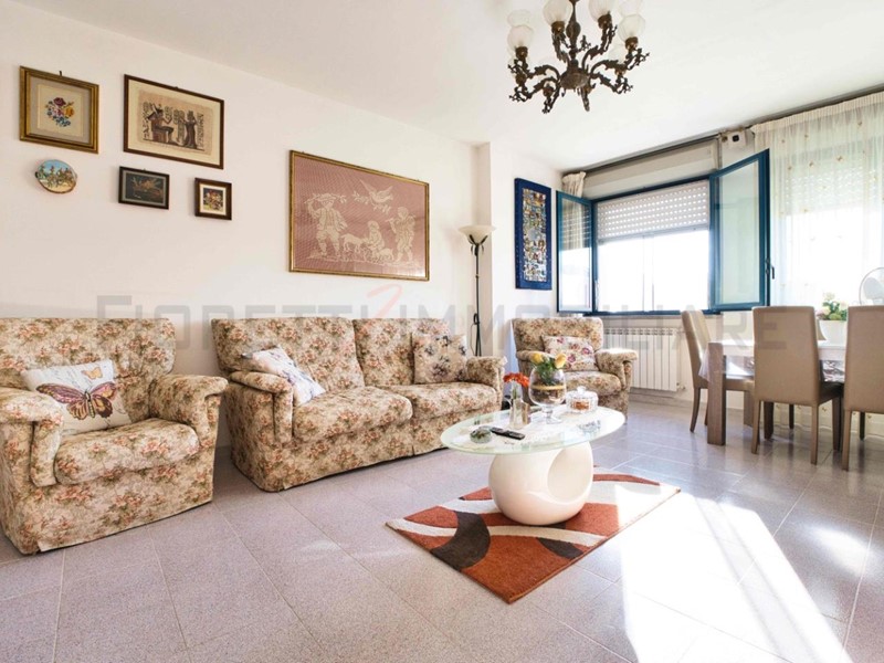 Quadrilocale in Vendita a Campiglia Marittima, zona Venturina Terme, 165'000&euro;, 92 m², arredato, con Box