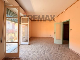 Appartamento in Vendita a Riposto, 69'000&euro;, 114 m²