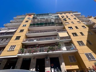 Appartamento in Vendita a Napoli, 580'000&euro;, 170 m²