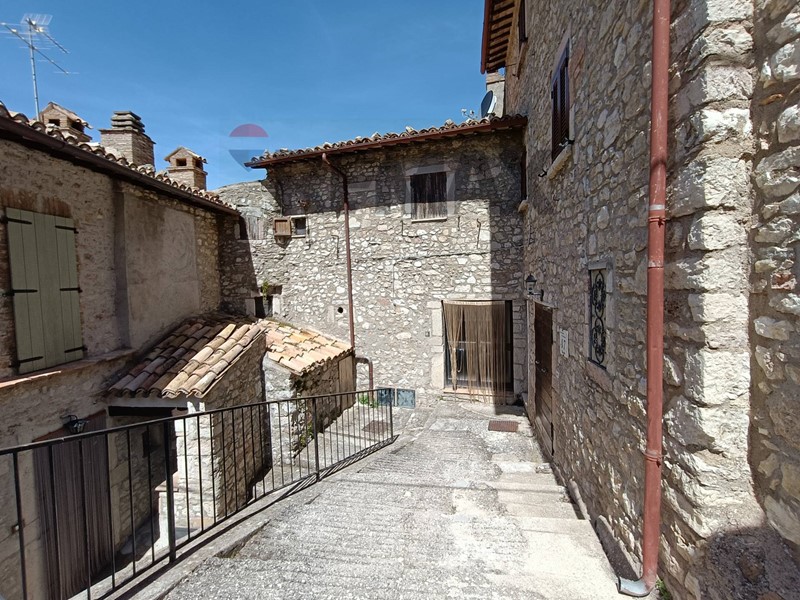 Bilocale in Vendita a Sant'Anatolia di Narco, 25'000&euro;, 55 m²