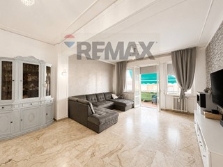 Appartamento in Vendita a Falconara Marittima, 145'000&euro;, 167 m²