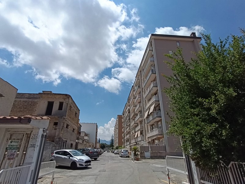 Quadrilocale in Vendita a Palermo, 168'000&euro;, 138 m²