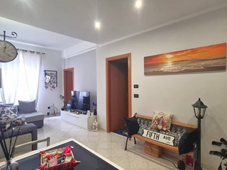 Appartamento in Vendita a Genova, 89'000&euro;, 80 m²