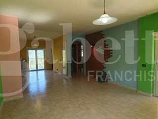 Quadrilocale in Vendita a Isernia, 130'000&euro;, 119 m², con Box
