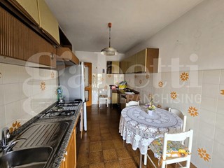 Quadrilocale in Affitto a Isernia, 550&euro;, 148 m², arredato, con Box