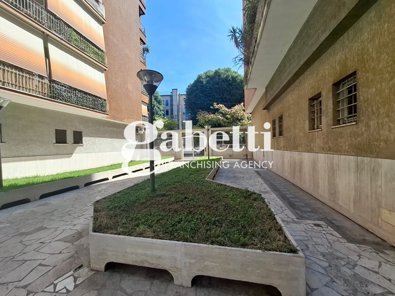 Quadrilocale in Vendita a Roma, 310'000&euro;, 101 m²