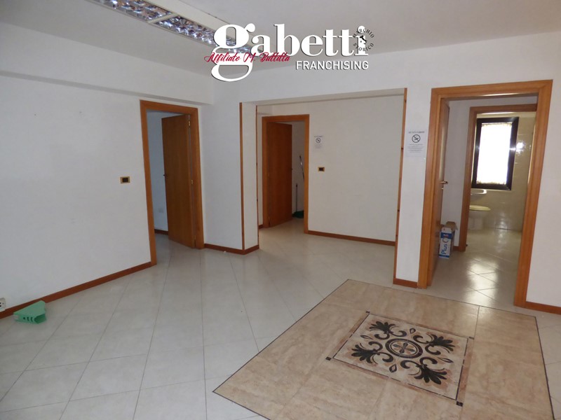Appartamento in Vendita a Palermo, 242'000&euro;, 152 m²
