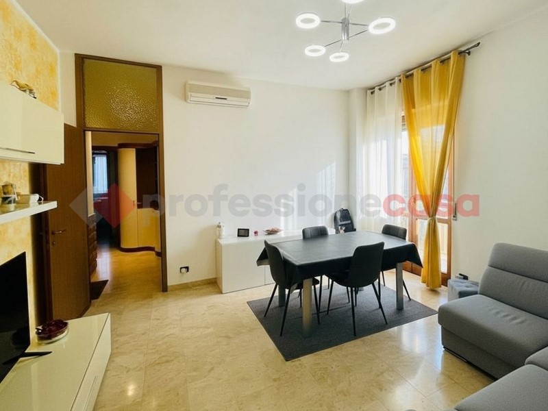 Trilocale in Vendita a Legnano, 148'000&euro;, 96 m², con Box
