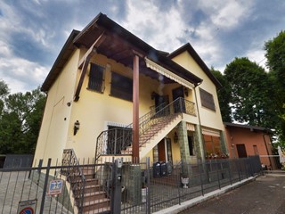Quadrilocale in Vendita a Paderno Dugnano, 345'000&euro;, 155 m²