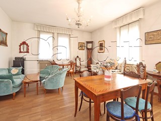 Appartamento in Vendita a Ferrara, 255'000&euro;, 200 m², con Box