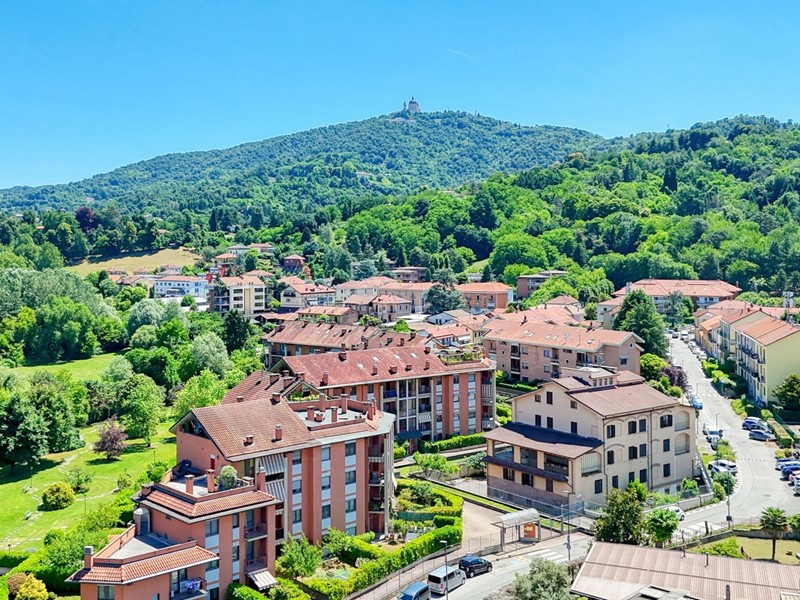 Appartamento in Vendita a Torino, 360'000&euro;, 160 m², con Box