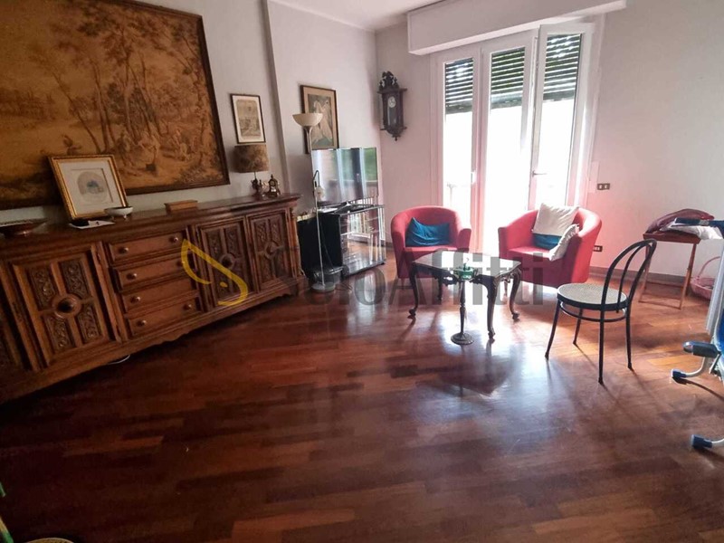 Appartamento in Affitto a Modena, 708&euro;, 125 m²