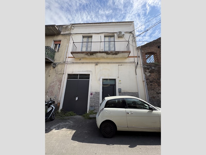 Quadrilocale in Vendita a Misterbianco, zona Centro, 55'000&euro;, 118 m²