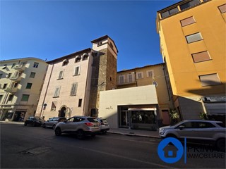 Appartamento in Vendita a Terni, 500'000&euro;, 393 m²