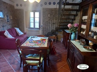 Bilocale in Vendita a Fosdinovo, 90'000&euro;, 50 m²