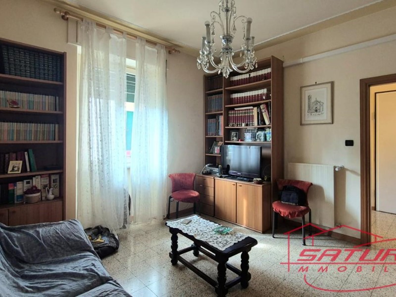 Appartamento in Vendita a Lucca, zona San Marco, 240'000&euro;, 120 m²