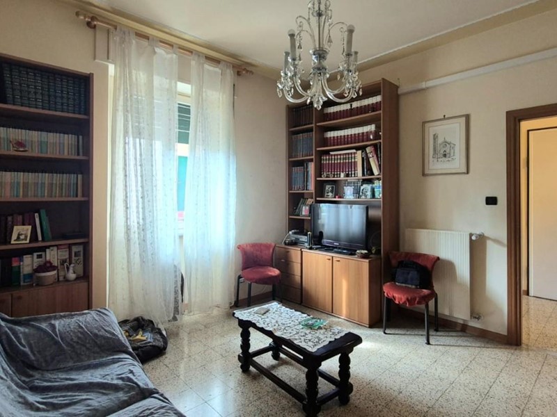 Appartamento in Vendita a Lucca, zona San Marco, 240'000&euro;, 120 m²