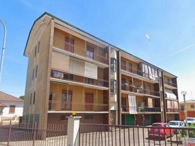Appartamento in Vendita a Robbio, 12'000&euro;, 78 m²