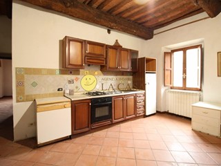 Trilocale in Vendita a Figline e Incisa Valdarno, zona Incisa, 78'000&euro;, 60 m², arredato