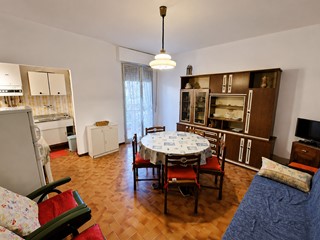Trilocale in Vendita a Montignoso, zona Cinquale, 250'000&euro;, 65 m², arredato