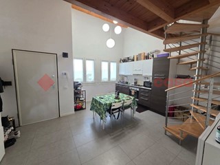 Trilocale in Vendita a Cerea, 135'000&euro;, 85 m², con Box