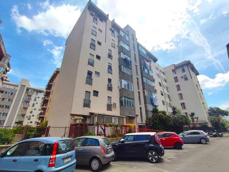 Appartamento in Vendita a Palermo, 270'000&euro;, 130 m²