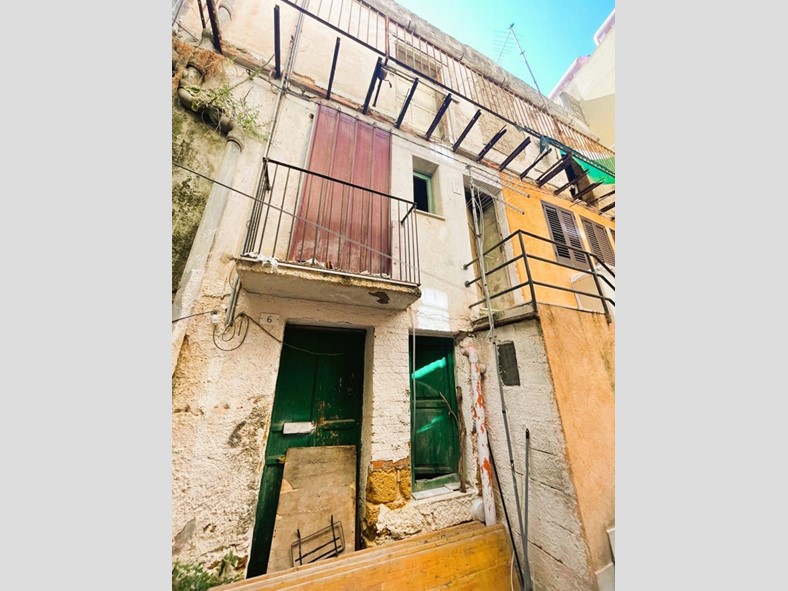 Appartamento in Vendita a Agrigento, 35'000&euro;, 230 m²