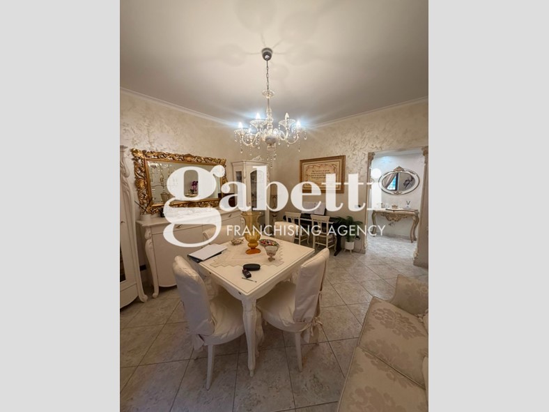 Trilocale in Vendita a Roma, 250'000&euro;, 80 m²