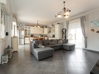 Appartamento in Vendita a Catania, 198'000&euro;, 153 m²