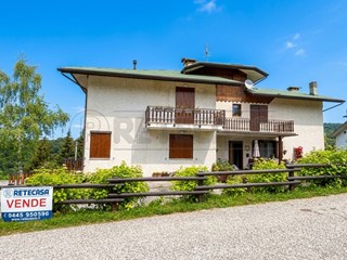 Quadrilocale in Vendita a Recoaro Terme, zona Recoaro Mille, 56'000&euro;, 73 m², arredato, con Box