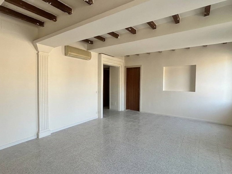 Quadrilocale in Vendita a Medesano, 125'000&euro;, 133 m²