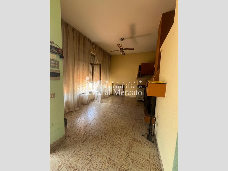 Trilocale in Vendita a Massarosa, zona Piano Del Quercione, 180'000&euro;, 110 m², con Box