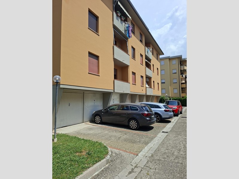 Appartamento in Vendita a Cascina, 180'000&euro;, 76 m², con Box