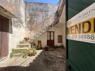 Appartamento in Vendita a Alessano, zona Montesardo, 125'000&euro;, 170 m²