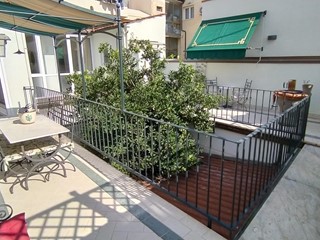 Appartamento in Vendita a Viareggio, 510'000&euro;, 105 m², arredato