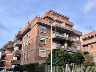 Trilocale in Vendita a Roma, 259'000&euro;, 87 m²