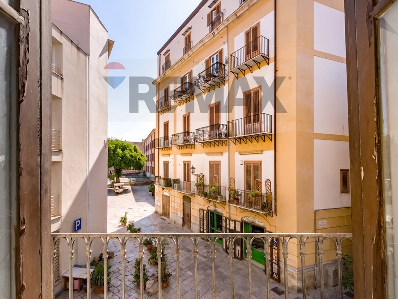 Appartamento in Vendita a Palermo, 330'000&euro;, 182 m²