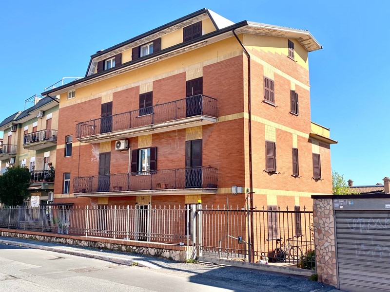 Trilocale in Vendita a Monterotondo, 135'000&euro;, 85 m²