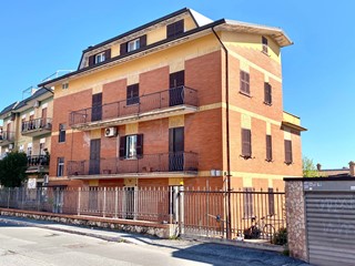 Trilocale in Vendita a Monterotondo, 135'000&euro;, 85 m²