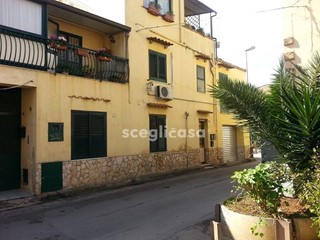 Trilocale in Vendita a Palermo, 57'000&euro;, 99 m²