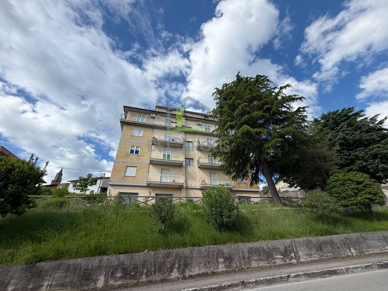 Appartamento in Vendita a Castignano, 105'000&euro;, 127 m²
