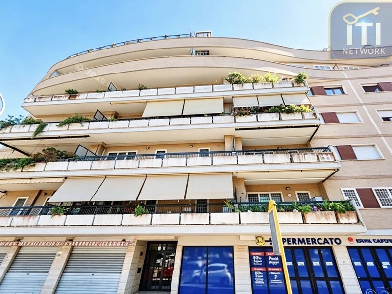Trilocale in Vendita a Roma, 239'000&euro;, 65 m²