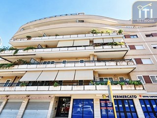 Trilocale in Vendita a Roma, 239'000&euro;, 65 m²