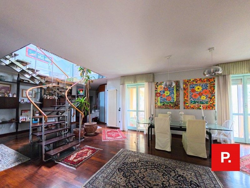 Appartamento in Vendita a Caserta, 495'000&euro;, 350 m²
