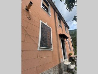 Appartamento in Vendita a Genova, 89'000&euro;, 230 m²
