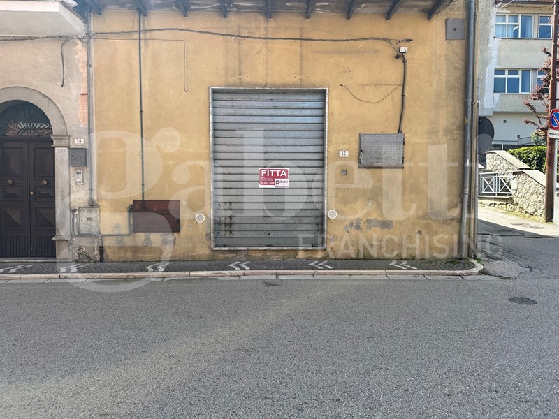 Bilocale in Affitto a Pietrastornina, 700&euro;, 100 m²