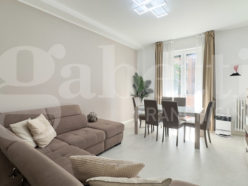 Bilocale in Vendita a Milano, 439'000&euro;, 68 m², arredato